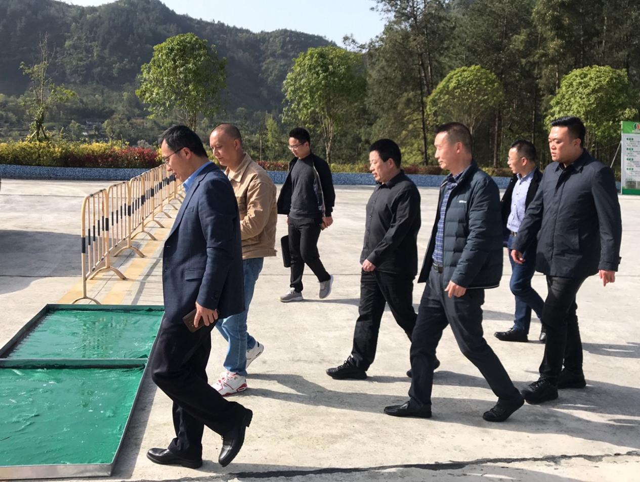 副區(qū)長毛立新調研69畜牧